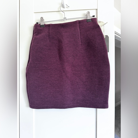 NWT ARITZIA WILFRED FREE Trebeck Mini Skirt Burgundy Ribbed Size Small - Picture 5 of 8